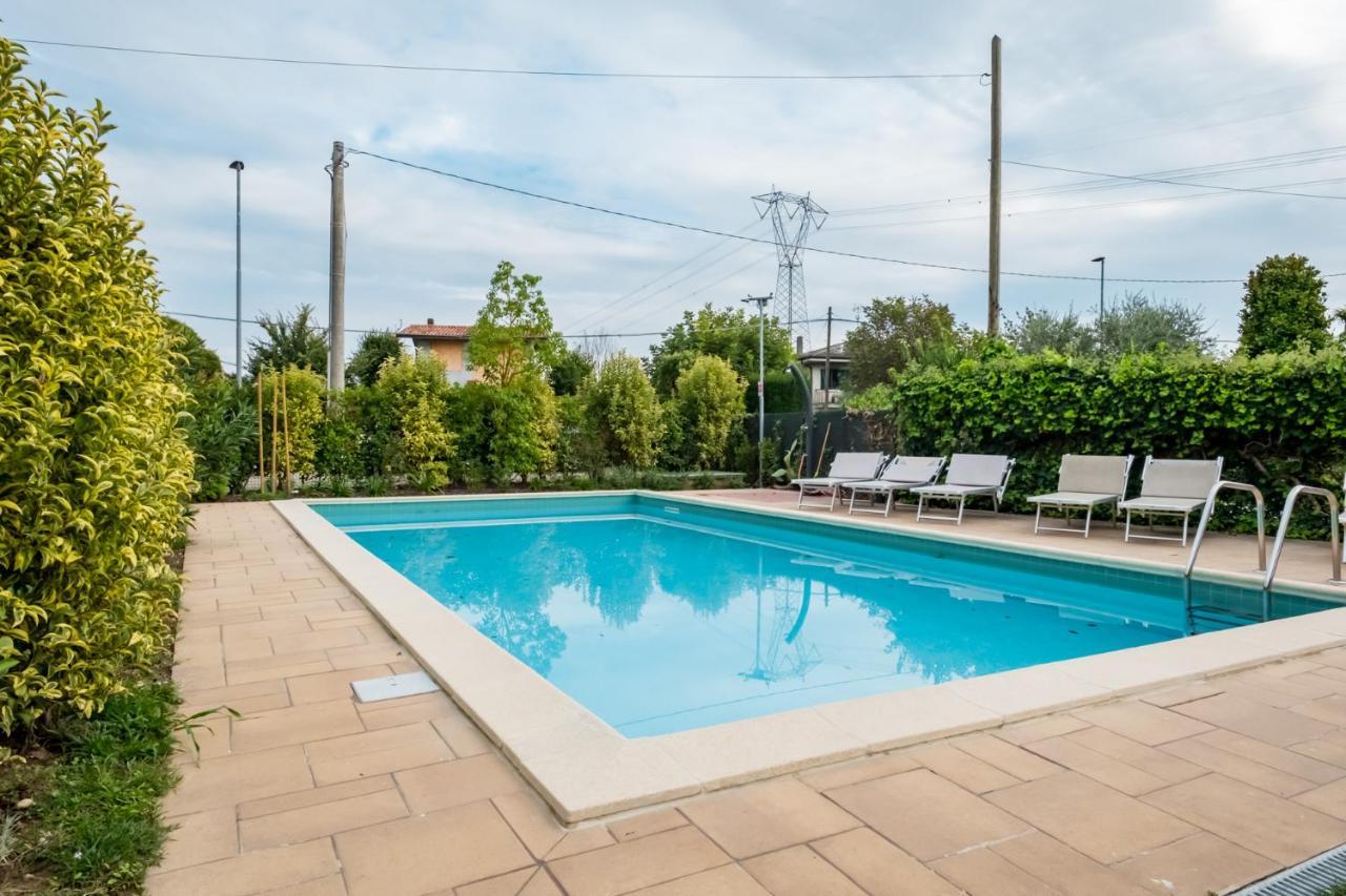 デセンツァーノ・デル・ガルダResidenza Gelsominoアパートメント エクステリア 写真