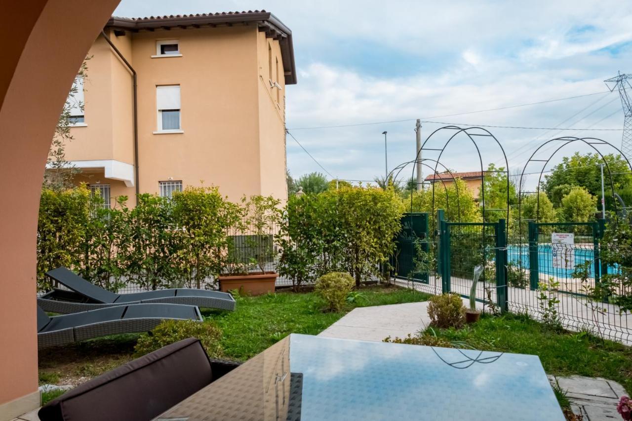 デセンツァーノ・デル・ガルダResidenza Gelsominoアパートメント エクステリア 写真