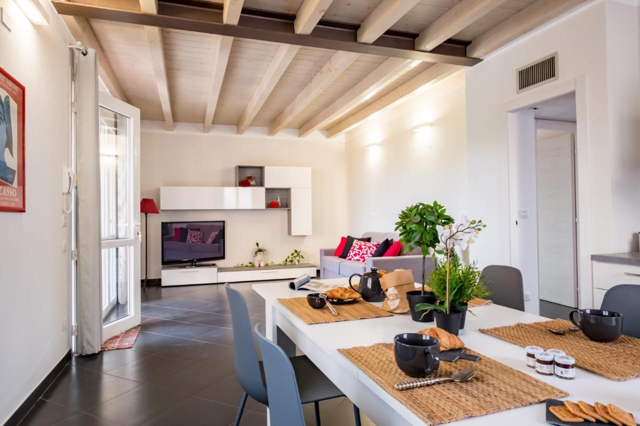 デセンツァーノ・デル・ガルダResidenza Gelsominoアパートメント エクステリア 写真